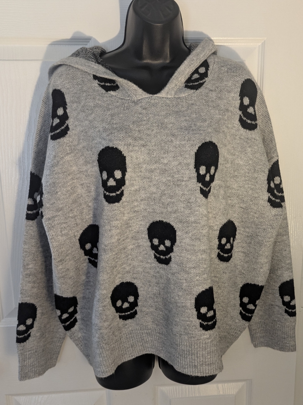 Miracle Sweater Oversized Skull Hooded Knit Silver Black NWT S